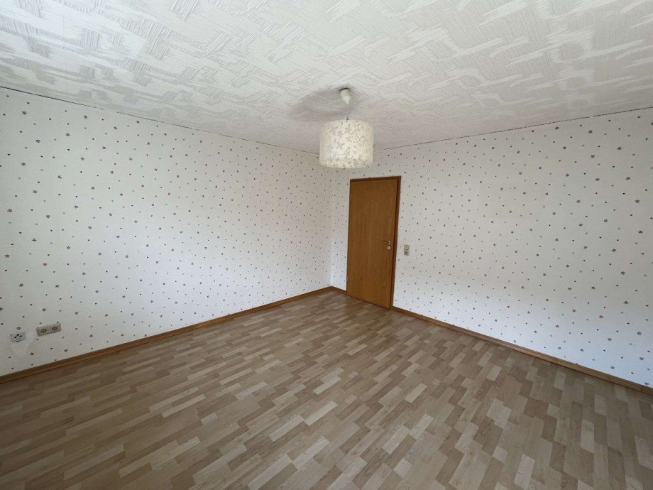 Zimmer 1 OG Wohnung Mehrfamilienhaus Becherbach
