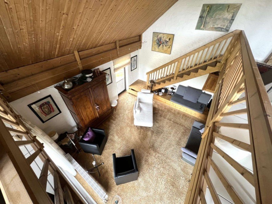 Blick von der Galerie ins Wohnzimmer Einfamilienhaus Tiefenbach