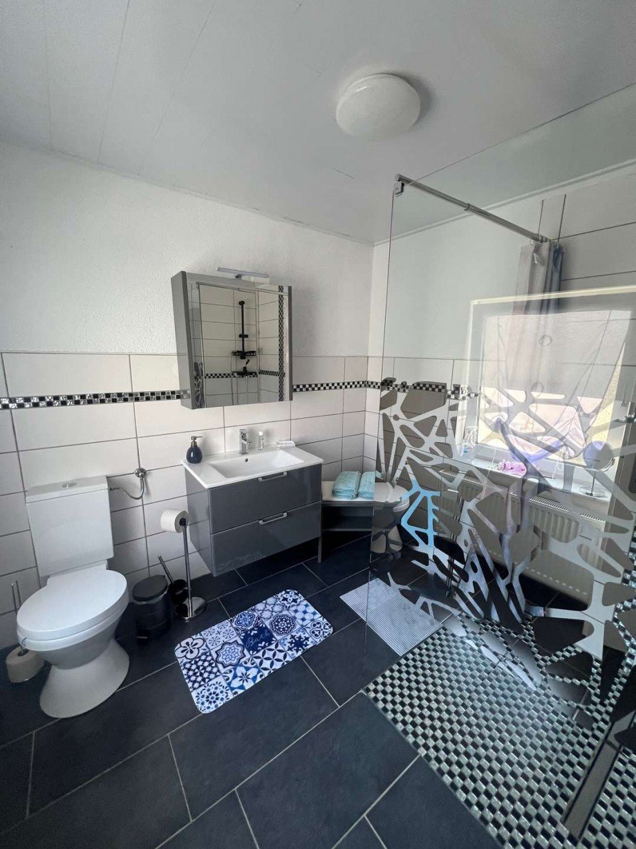 Badezimmer OG Hinterhaus Zweifamilienhaus Bad Sobernheim