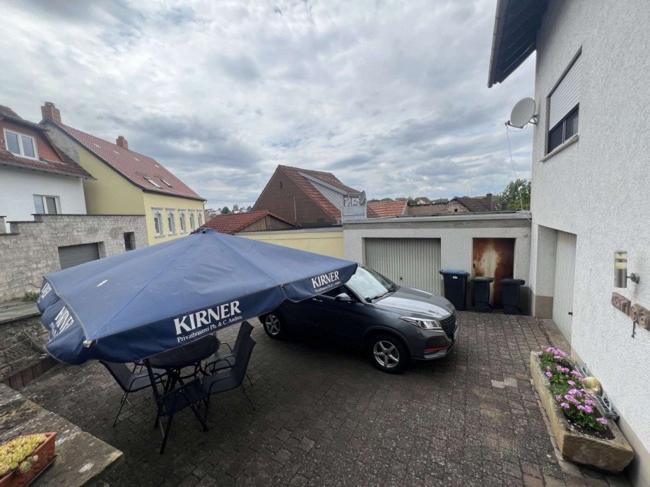 Freisitz/Terrasse vor den H�usern Zweifamilienhaus Aschbach