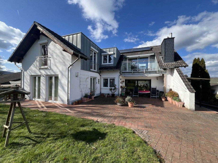 Hausansicht Zweifamilienhaus Meddersheim