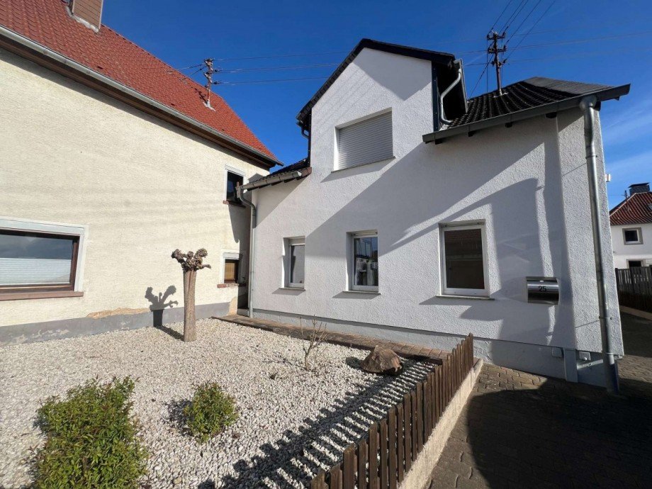 Haus 1 mit Vorgarten Haus H�ffelsheim