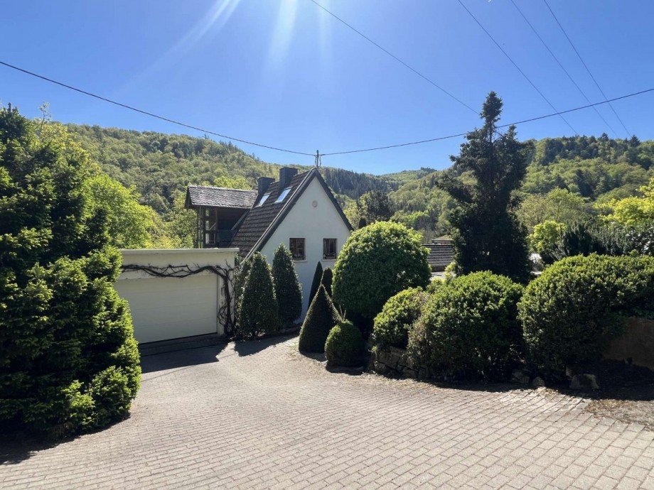 Hausansicht mit Doppelgarage Einfamilienhaus Idar-Oberstein