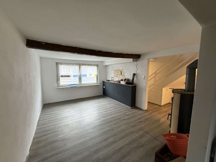 Blick ins Wohnzimmer EG Reihenmittelhaus Becherbach