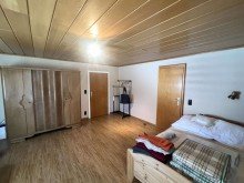 Schlafzimmer 1 OG Top-Gelegenheit! Gepflegtes Ein-Zweifamilienhaus mit sch�nem Garten in Meisenheim zu verkaufen.