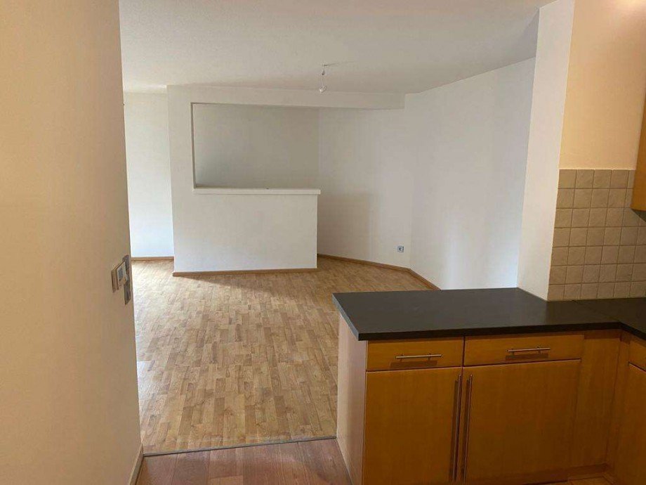 Blick K�che zu Essen Souterrainwohnung Hackenheim