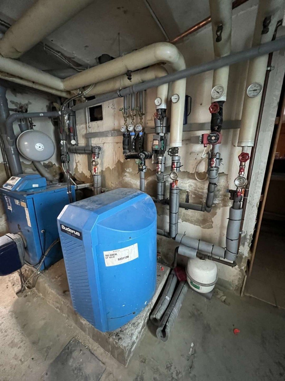 �lheizung mit Warmwasserspeicher Mehrfamilienhaus Becherbach