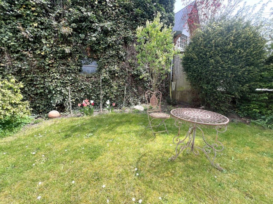 Gr�nfl�che mit Freisitz Einfamilienhaus Tiefenbach