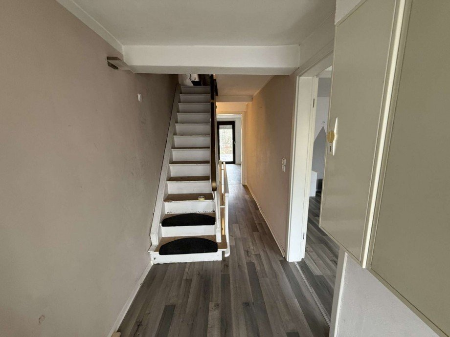 Treppe ins OG Reihenmittelhaus Becherbach