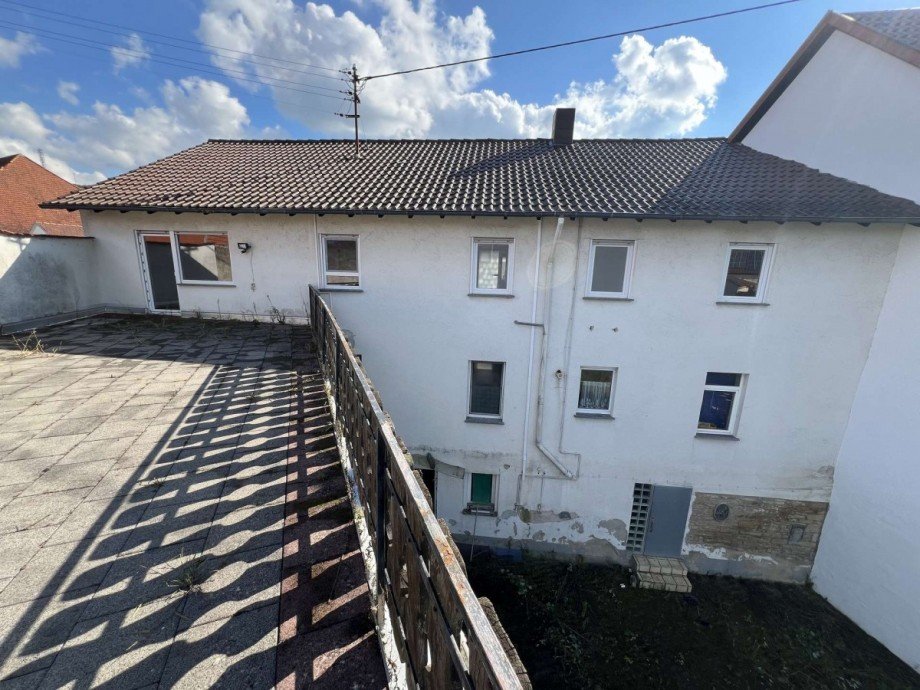 R�ckansicht mit Dachterrasse Mehrfamilienhaus Becherbach