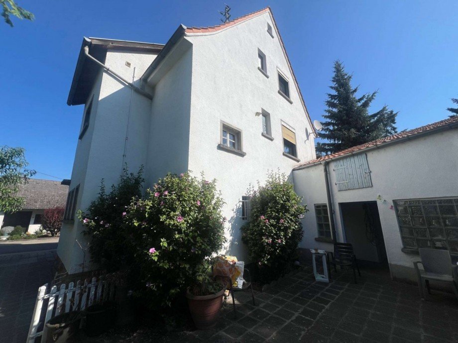 Seitenansicht Zweifamilienhaus H�ffelsheim