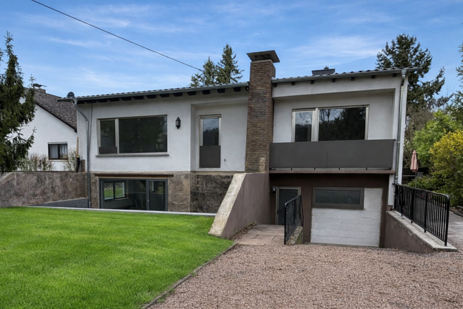 Vorderansicht Haus (KI-Generiert) Einfamilienhaus Bad Sobernheim