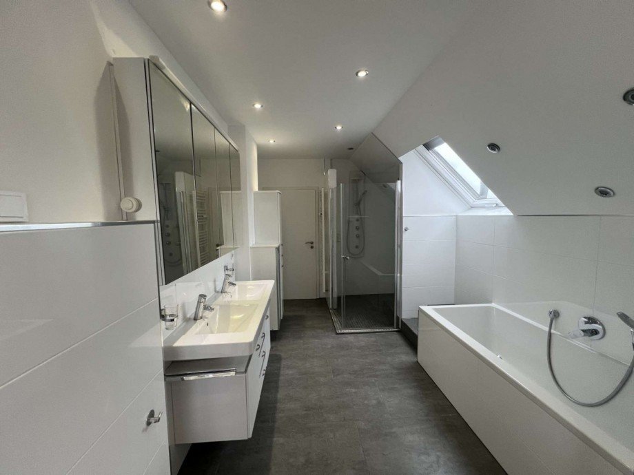 Bad DG Einfamilienhaus Wiesbaden