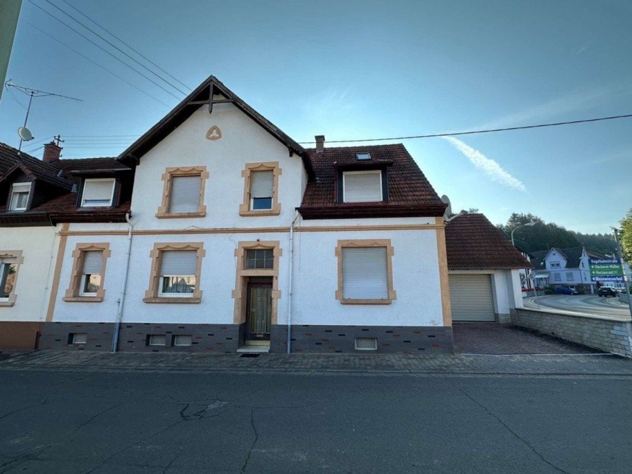 Frontansicht Zweifamilienhaus Reipoltskirchen