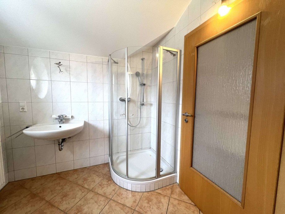 Bad 1 DG Doppelhaush�lfte Monzingen