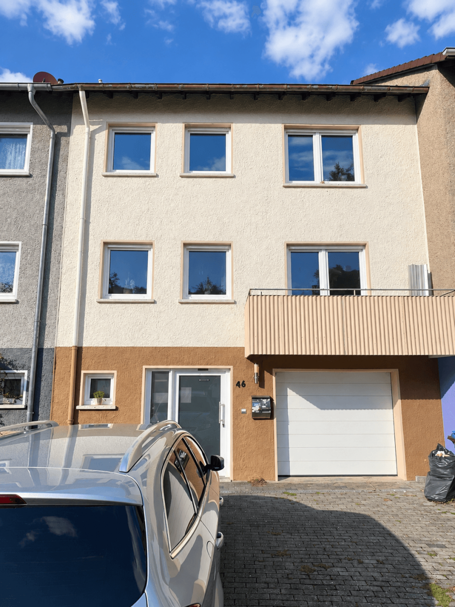 Vorderansicht (KI modifiziert) Reihenmittelhaus Bad Sobernheim